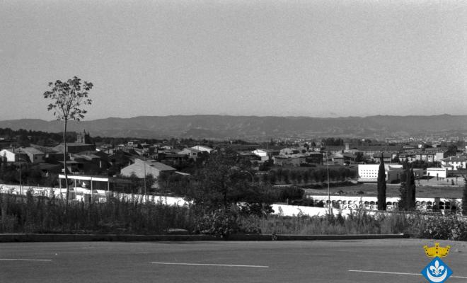 Panoràmica de Folgueroles. En primer terme el cementiri