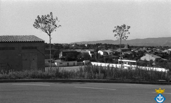 Panoràmica de Folgueroles. En primer terme el camp de futbol