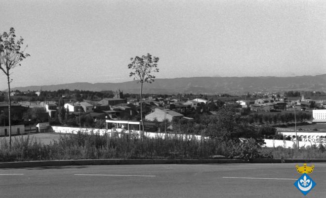 Panoràmica de Folgueroles. En primer terme el camp de futbol