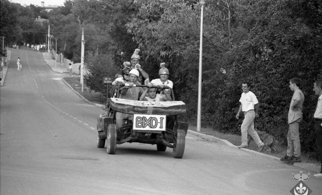Baixada de carretons a la ronda de la Damunt durant els actes de Festa Major de Folgueroles