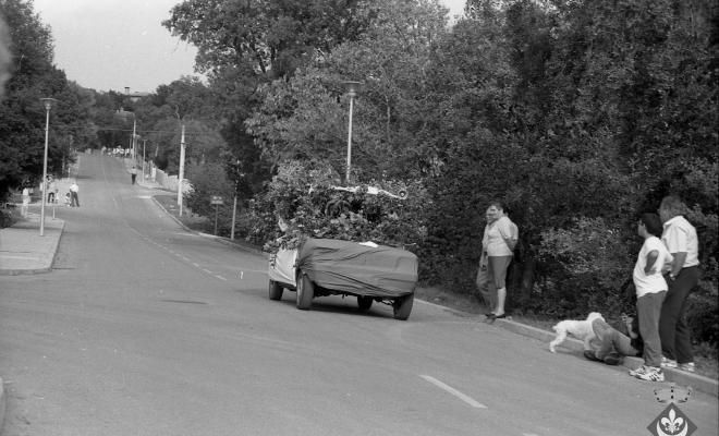 Baixada de carretons a la ronda de la Damunt durant els actes de Festa Major de Folgueroles