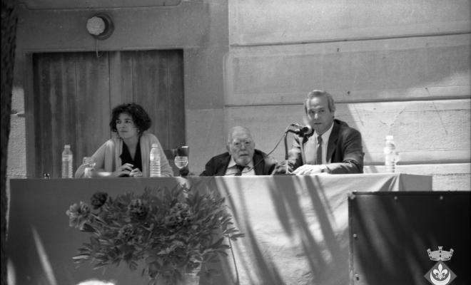Parlaments institucionals de Festa Verdaguer a càrrec del pare Maür Boix, monjo de Montserrat, presentant el llibre Montserrat. Llegenda de Montserrat. Llegendari, cançons, odes. Gil Orriols, alcalde de Folgueroles, Carme Torrents, directora de la casa