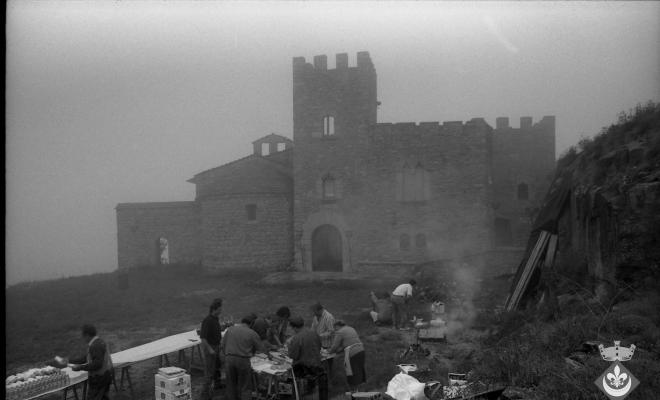 Festa Verdaguer. Caminada fins al castell  de Sant Llorenç del Munt