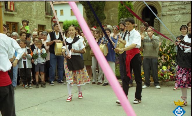 Ball de cintes dins la Festa Verdaguer