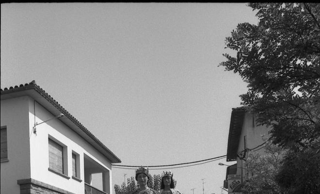 Gegants durant la processó dins els actes de la Festa Major