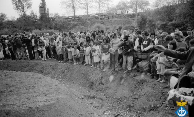 Inauguració de la signatura de la Font Trobada dins la Festa Verdaguer, obra de Perejaume