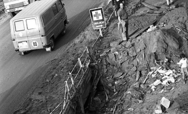 Efectes d'un aiguat, carrer de Barcelona
