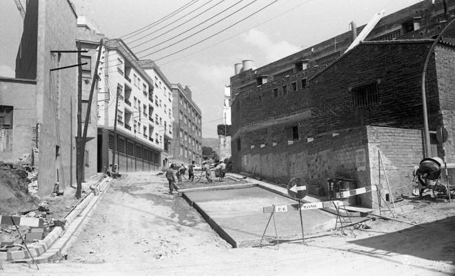 Obres de pavimentació del carrer de Tomàs Vives