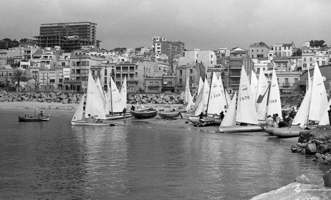 Regates de vela a la platja