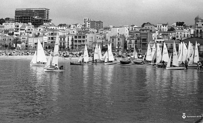Regates de vela a la platja