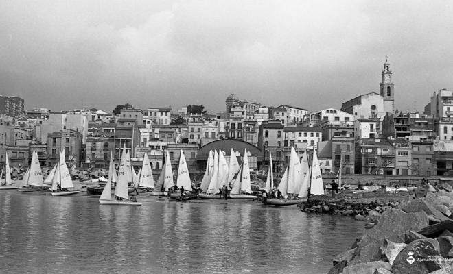 Regates de vela a la platja