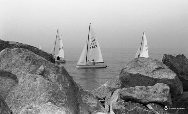 Regates de vela a la platja