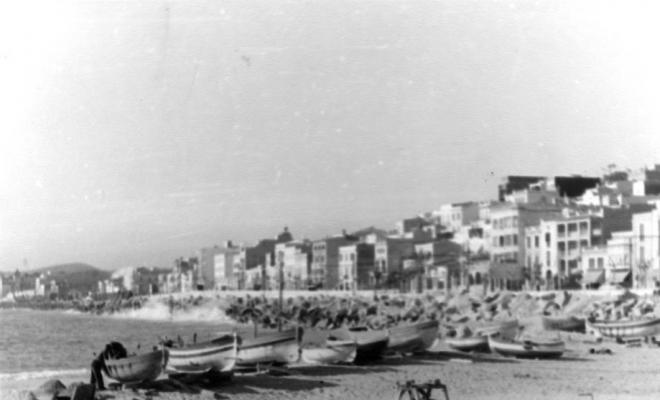 Barques varades a la platja