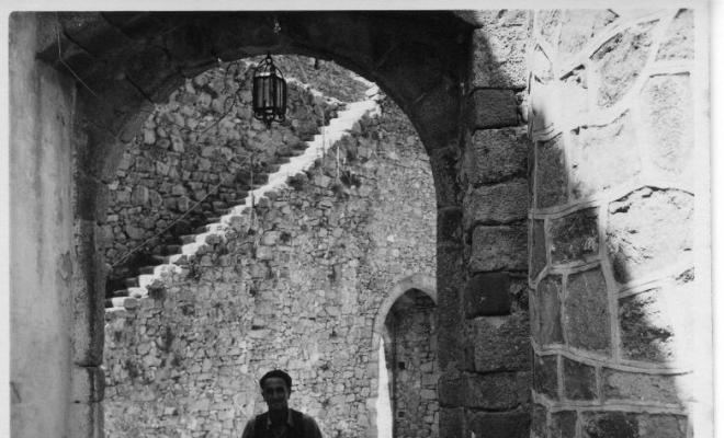Esmolador amb la seves eines caminant per Tossa de Mar (la Selva)