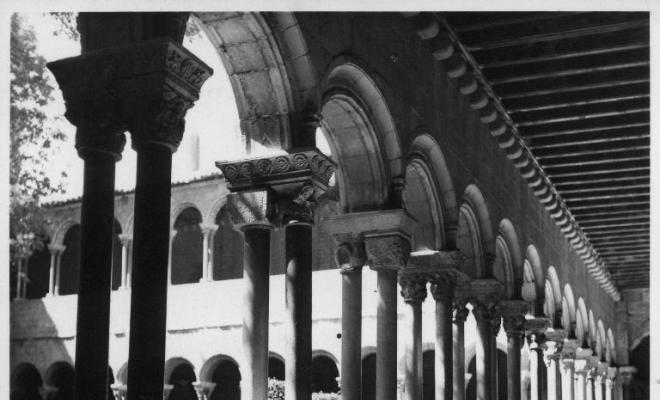 Arcs del claustre del monestir de Ripoll