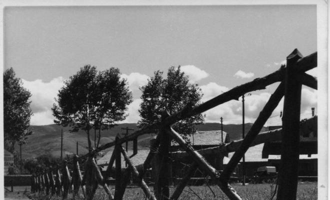 Detall d'una tanca de fusta a Puigcerdà
