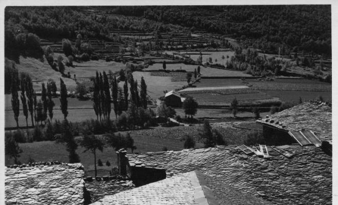 Perspectiva dels camps que envolten Andorra la Vella