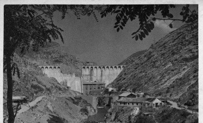 Obres a la presa del pantà d'Oliana (Alt Urgell)