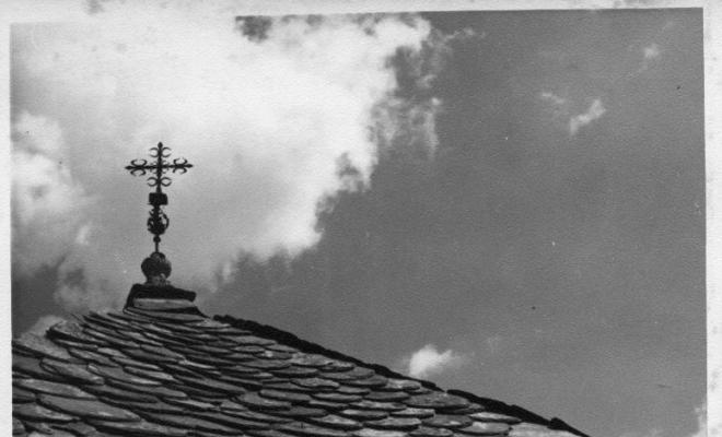 Detall de la teulada del campanar d'una església d'Ordino, Andorra