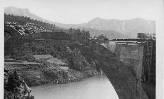 Pont en construcció al pantà d'Oliana (Alt Urgell)