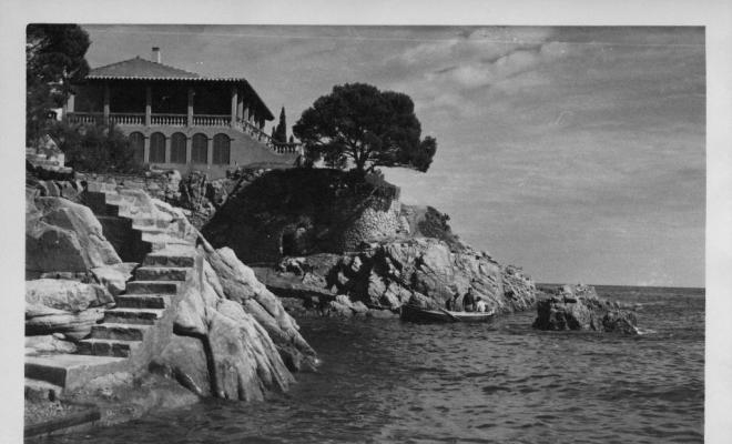 Casa situada sobre unes roques a la costa d'Aiguablava