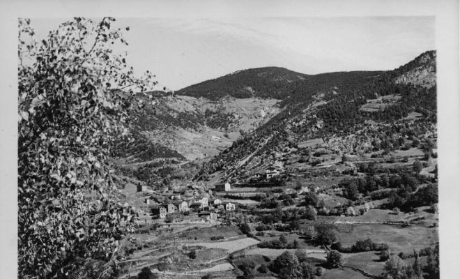 Perspectiva d'un petit poble d'Andorra