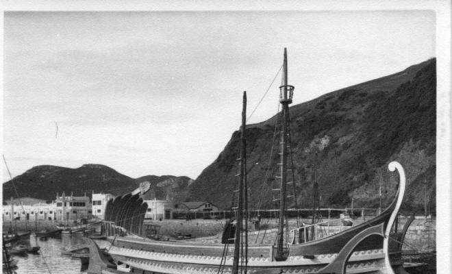 Rèpliques d'embarcacions clàssiques al port de Laredo (Cantàbria)