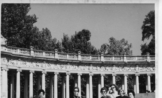 Retrat d'un grup de dones al Retiro de Madrid