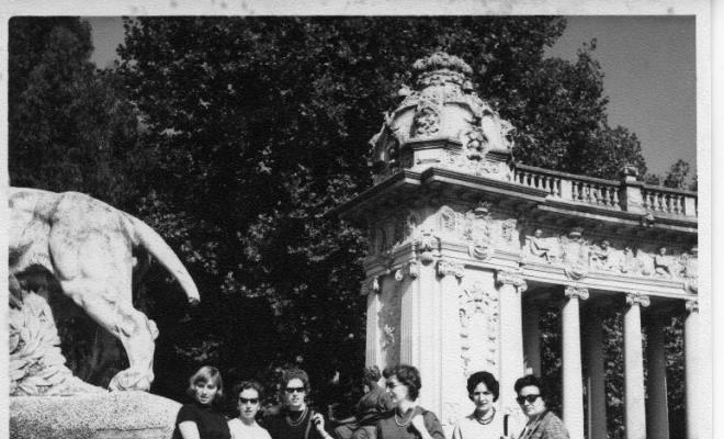 Retrat d'un grup de dones al Retiro de Madrid