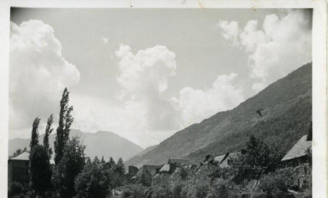 Perspectiva del riu Garona al seu pas per Les (Vall d'Aran)