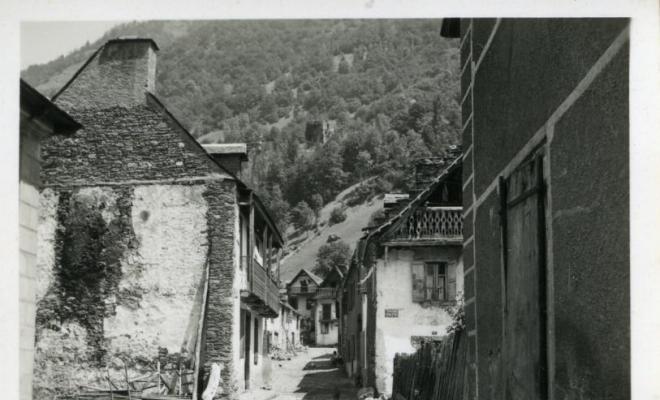 Vista d'un carrer de Les (Vall d'Aran)