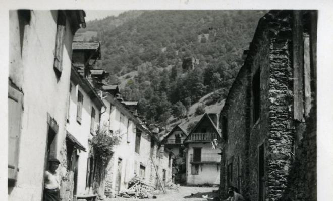 Vista d'un carrer de Les (Vall d'Aran)