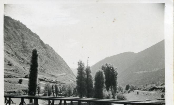 Pont sobre el riu Escrita