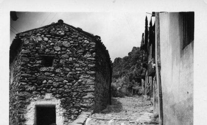 Oques en un carrer de Ribes de Freser (Ripollès)