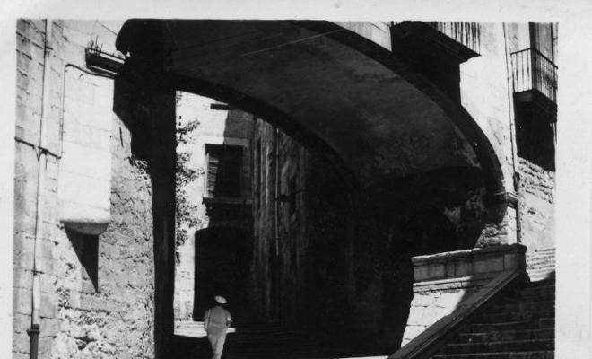 Escales i arc d'un carrer del Call de Girona