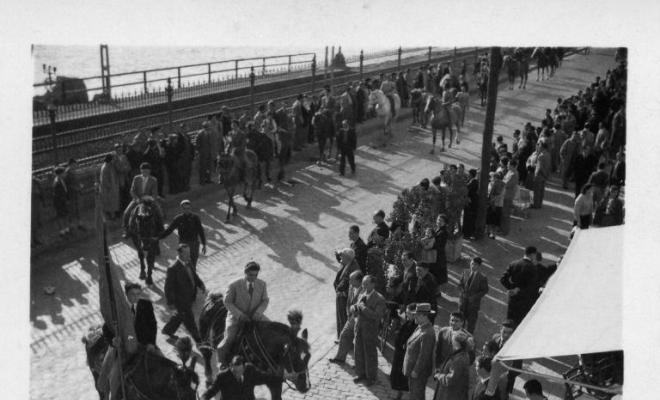 Cavalls desfilant per la carretera de Barcelona per Sant Antoni
