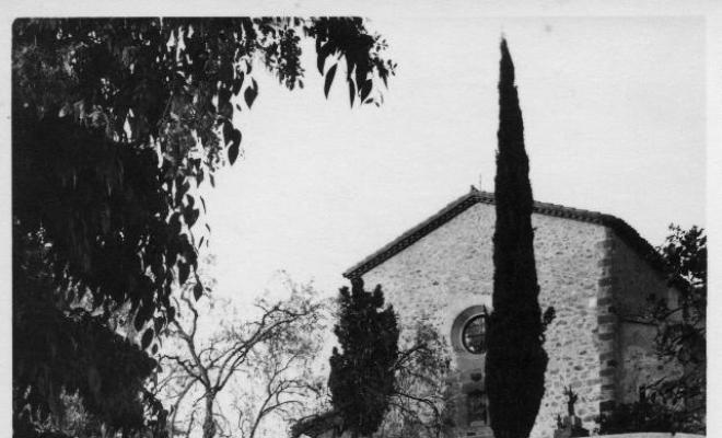 Retrat de dues dones davant una ermita