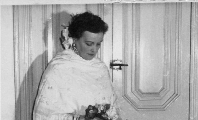 Retrat de Ramona Torres amb un mantell