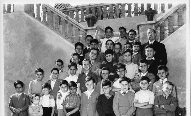 Retrat de grup d'alumnes de l'escola parroquial