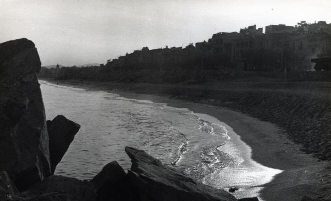 Façana marítima i platja del Masnou des de l'espigó