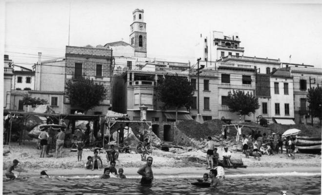 Vista de la platja a l'alçada del carrer del Rector Pineda