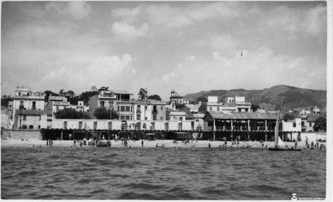 Banys de Sant Pere i platja des del mar