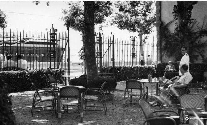 Terrassa del restaurant al jardí del Casino
