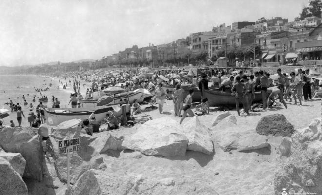 Platja del Masnou plena de banyistes