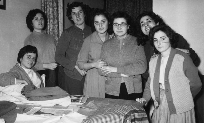Grup d'alumnes de costura de Teresa Torres