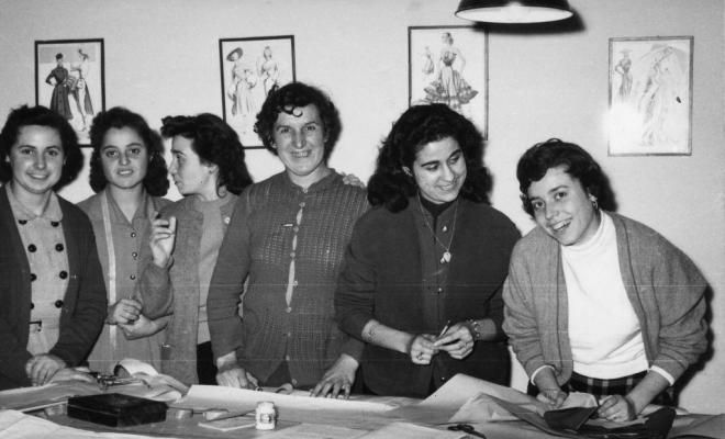 Grup d'alumnes de costura de Teresa Torres