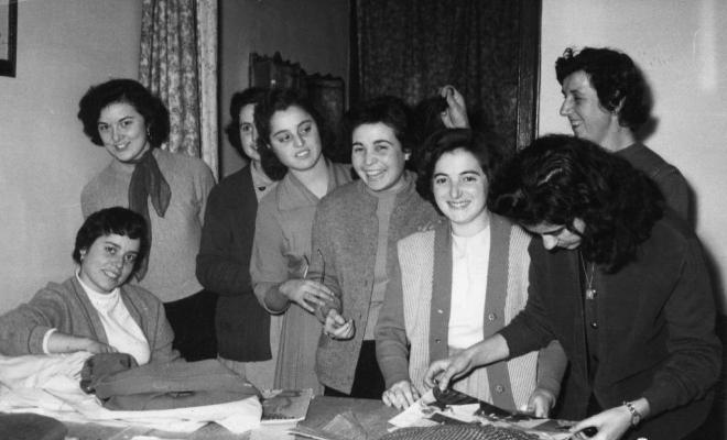 Grup d'alumnes de costura de Teresa Torres