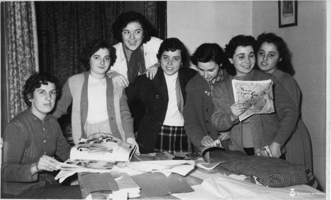 Grup d'alumnes de costura de Teresa Torres