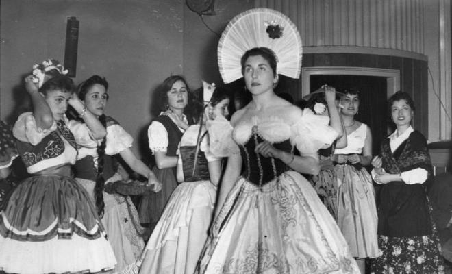 Dones vestides de Carnaval