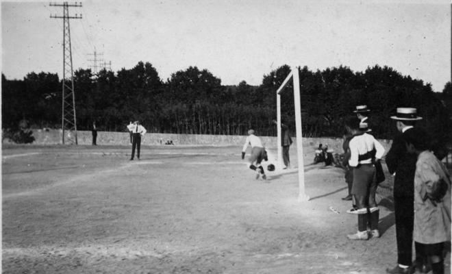 Partit de futbol amb espectadors